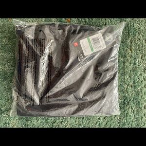BRAND NEW MENS UNDER ARMOUR SHIRT FOR SALE SIZE LARGE!